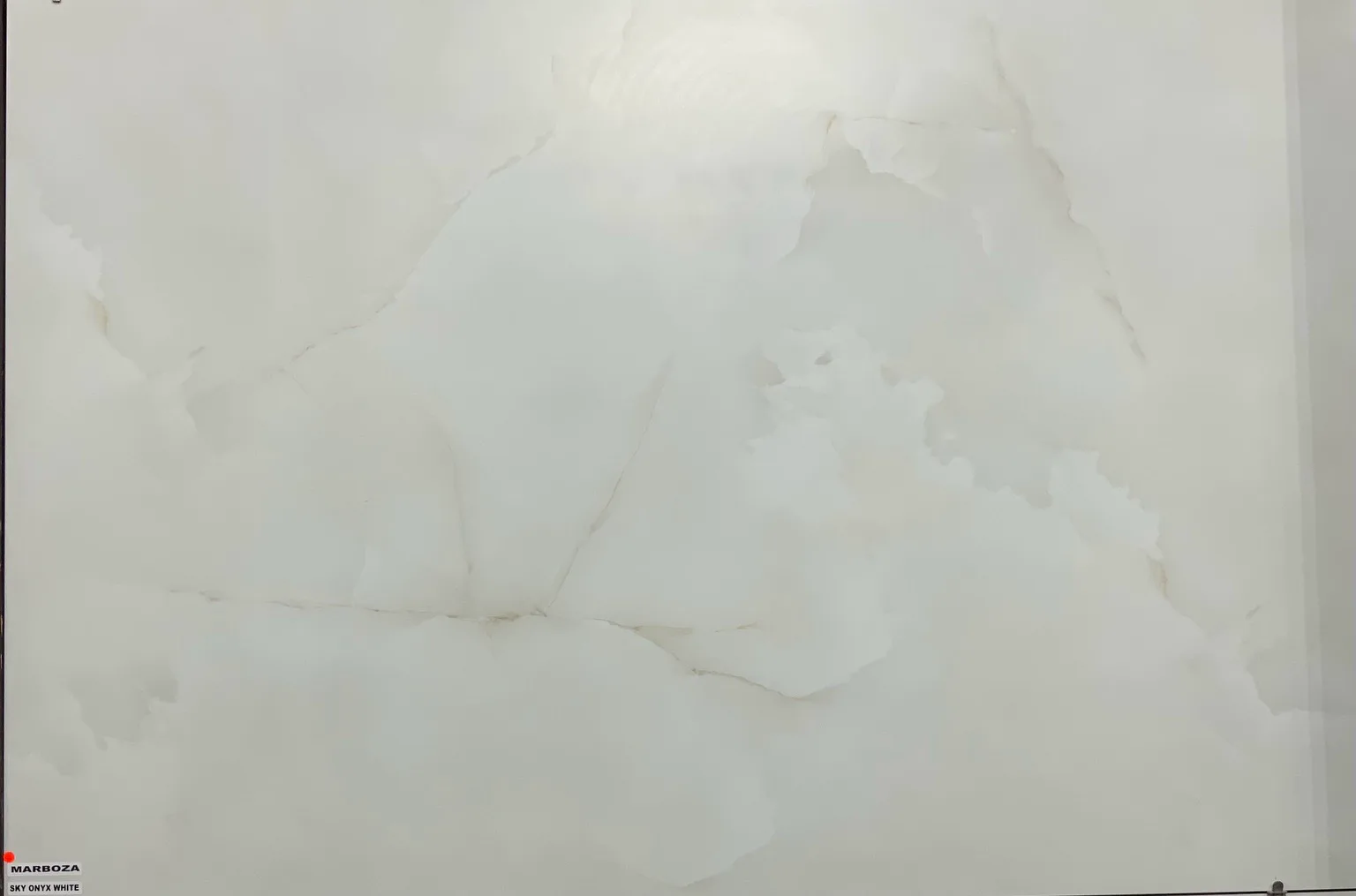 SKY ONYX WHITE In a room