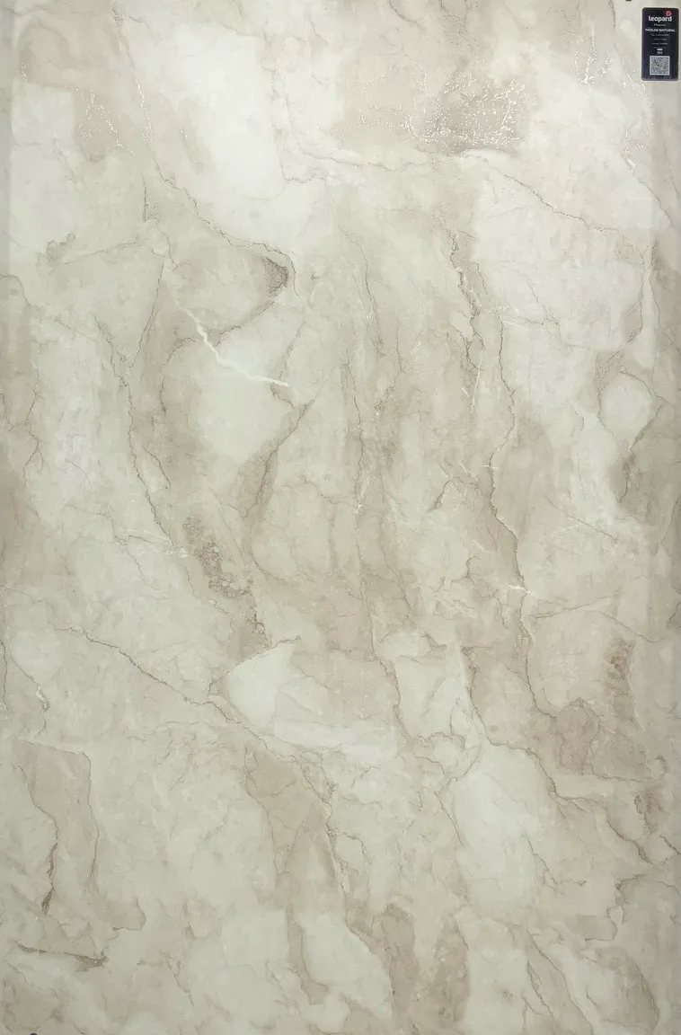 THOLOS NATURAL In a room