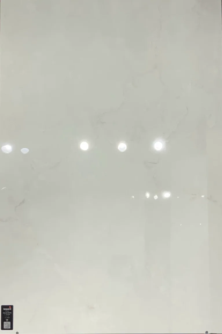 CALLIZA WHITE In a room