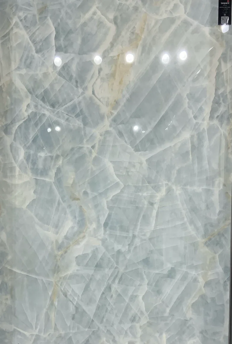 CRYSTAL ONYX AQUA In a room
