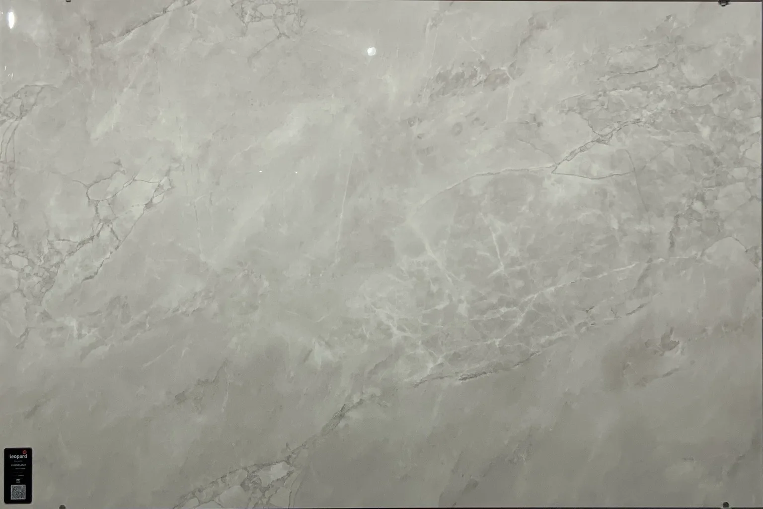 LUXOR ASH In a room