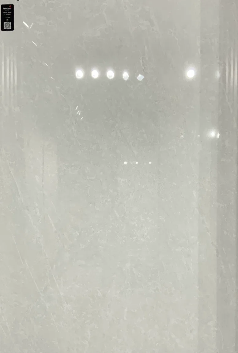 TECTIS WHITE In a room