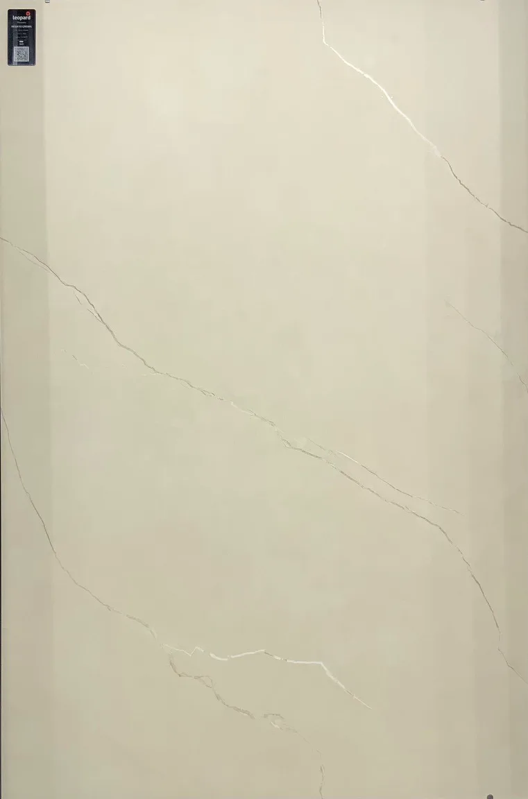 REGATO CREMA In a room