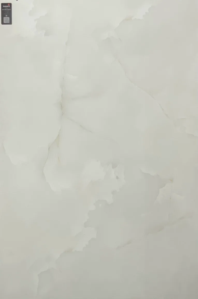 SKY ONYX WHITE In a room