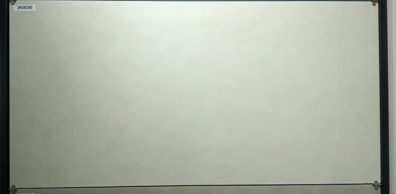 METIC BIANCO In a room