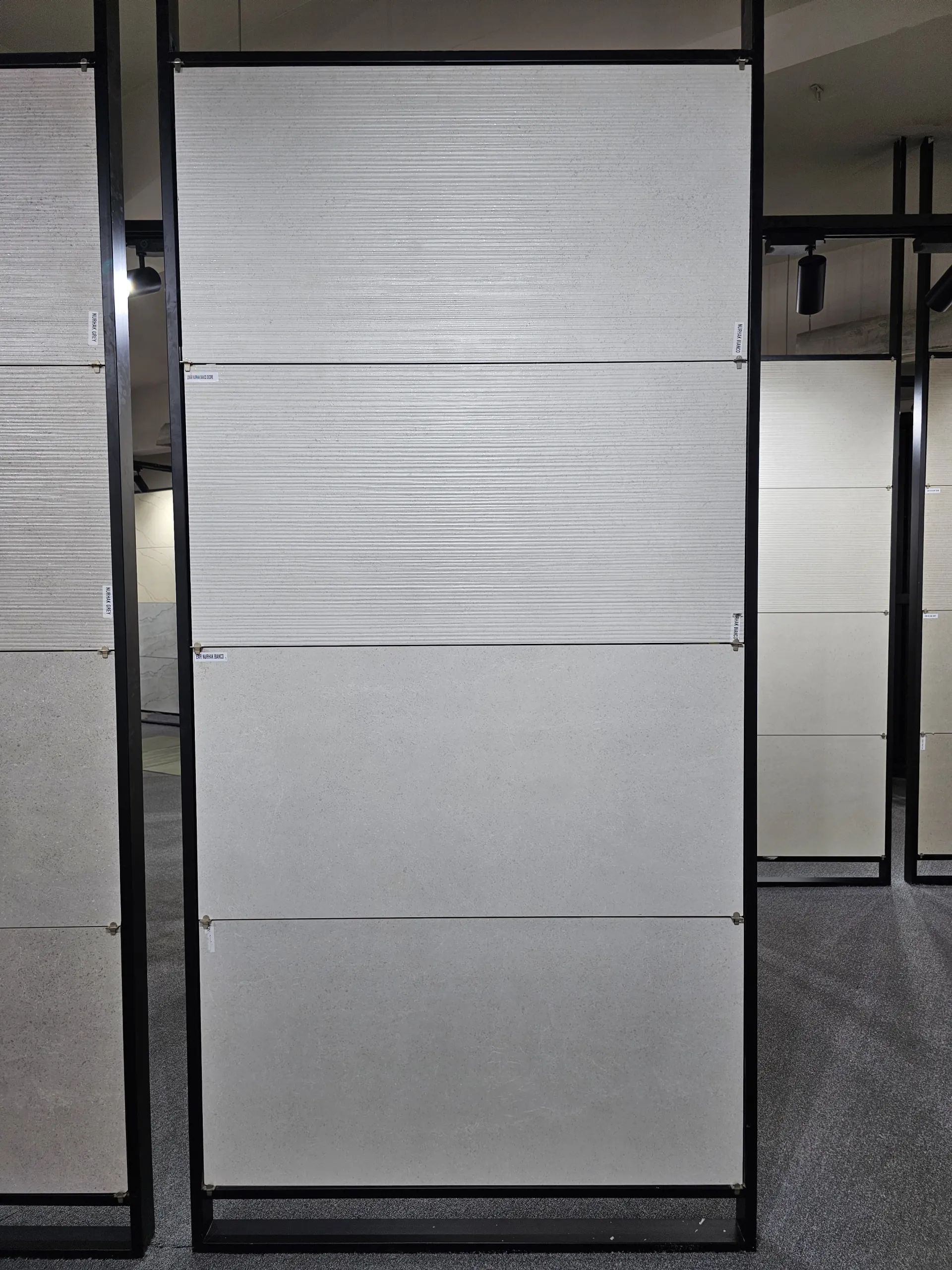 LINIAR_NURHAK BIANCO DECORE In a room