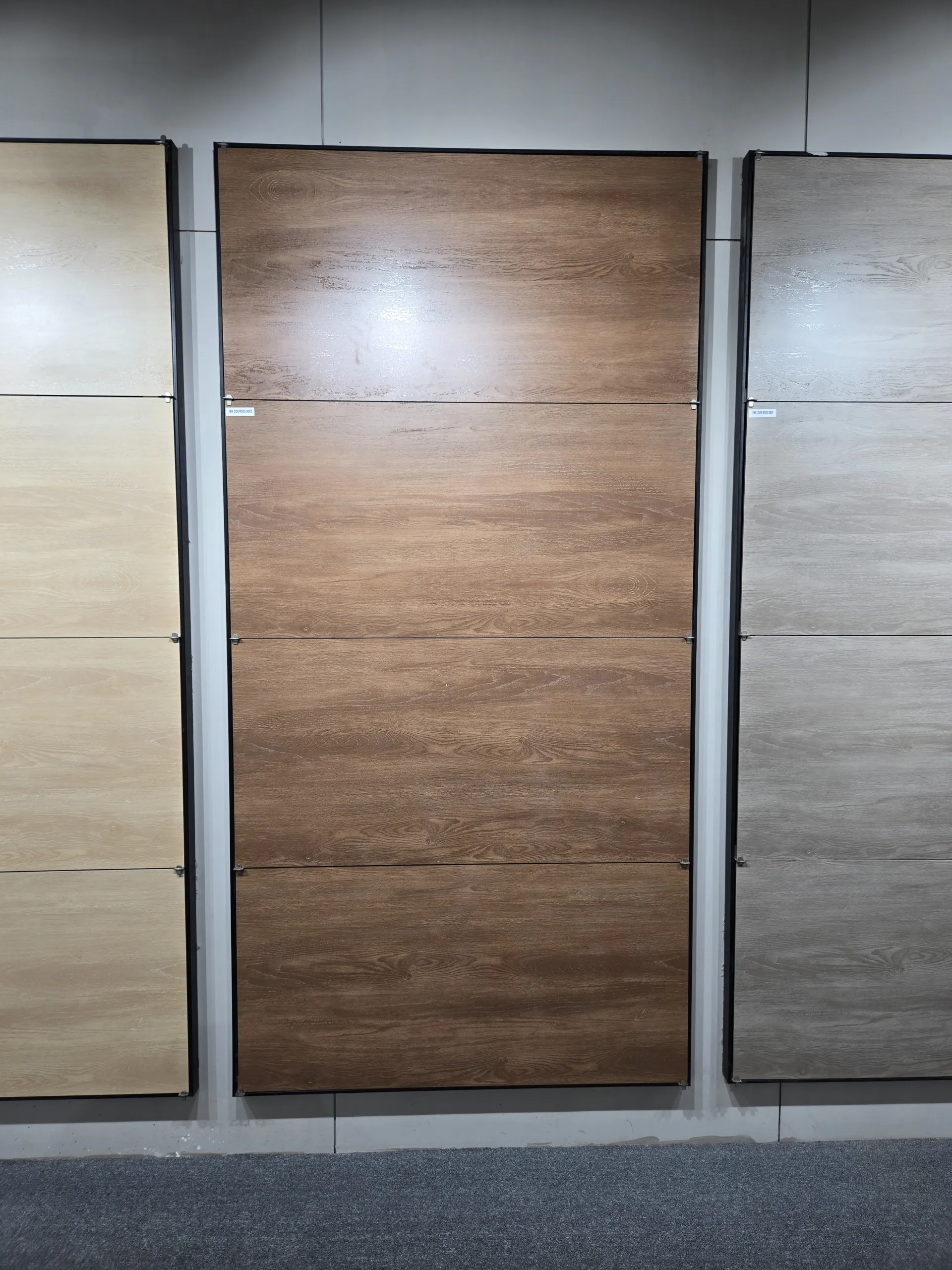 EMR DIOR WOOD CHOCO In a room