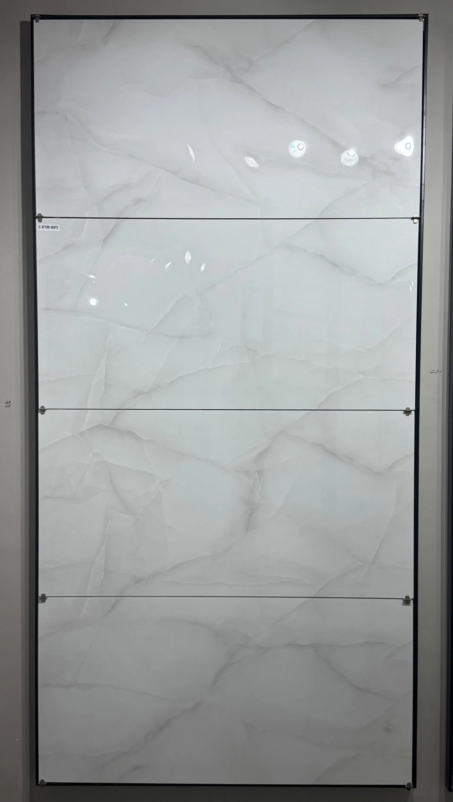IC AFYON WHITE In a room