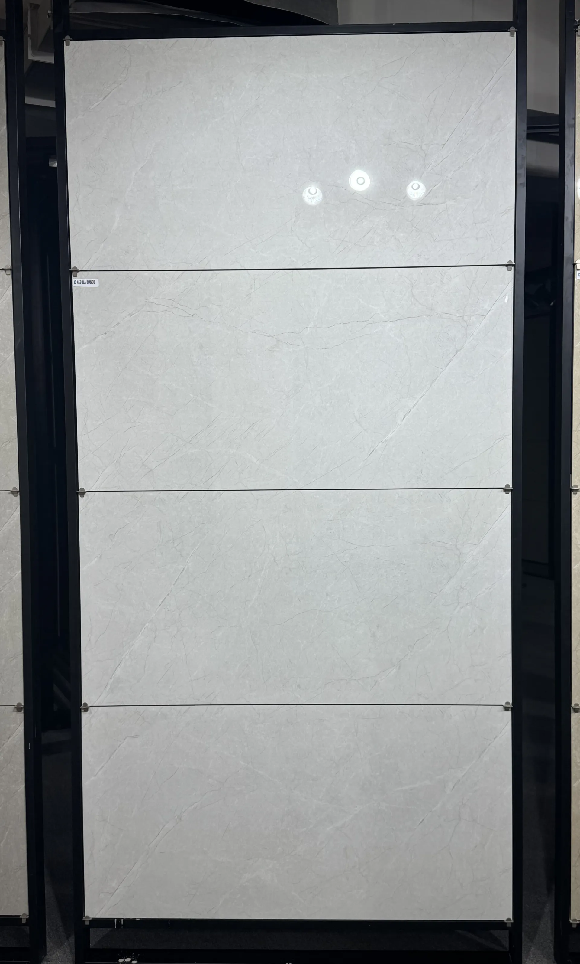 IC NEBULA BIANCO In a room