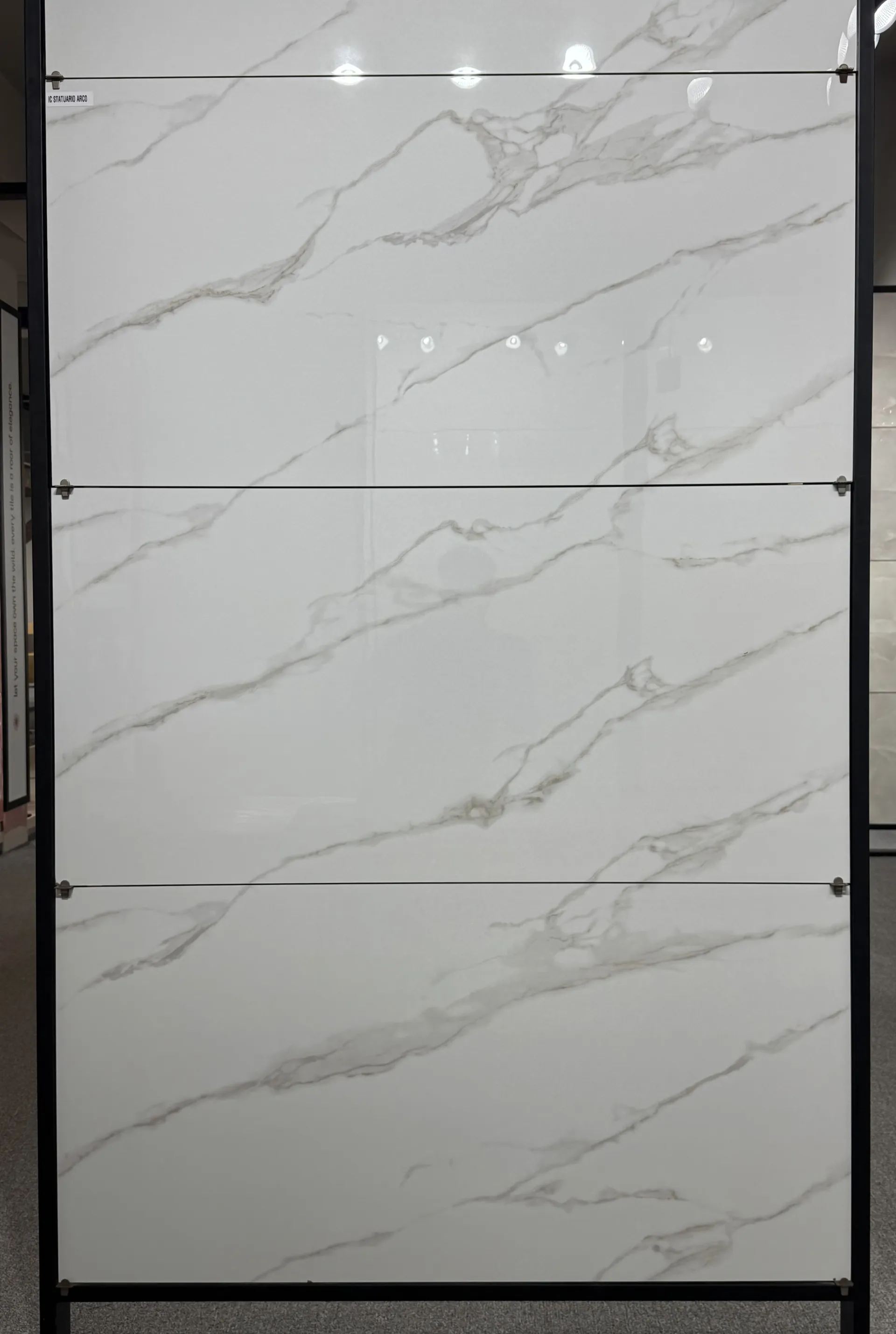 IC STATUARIO ARCO In a room