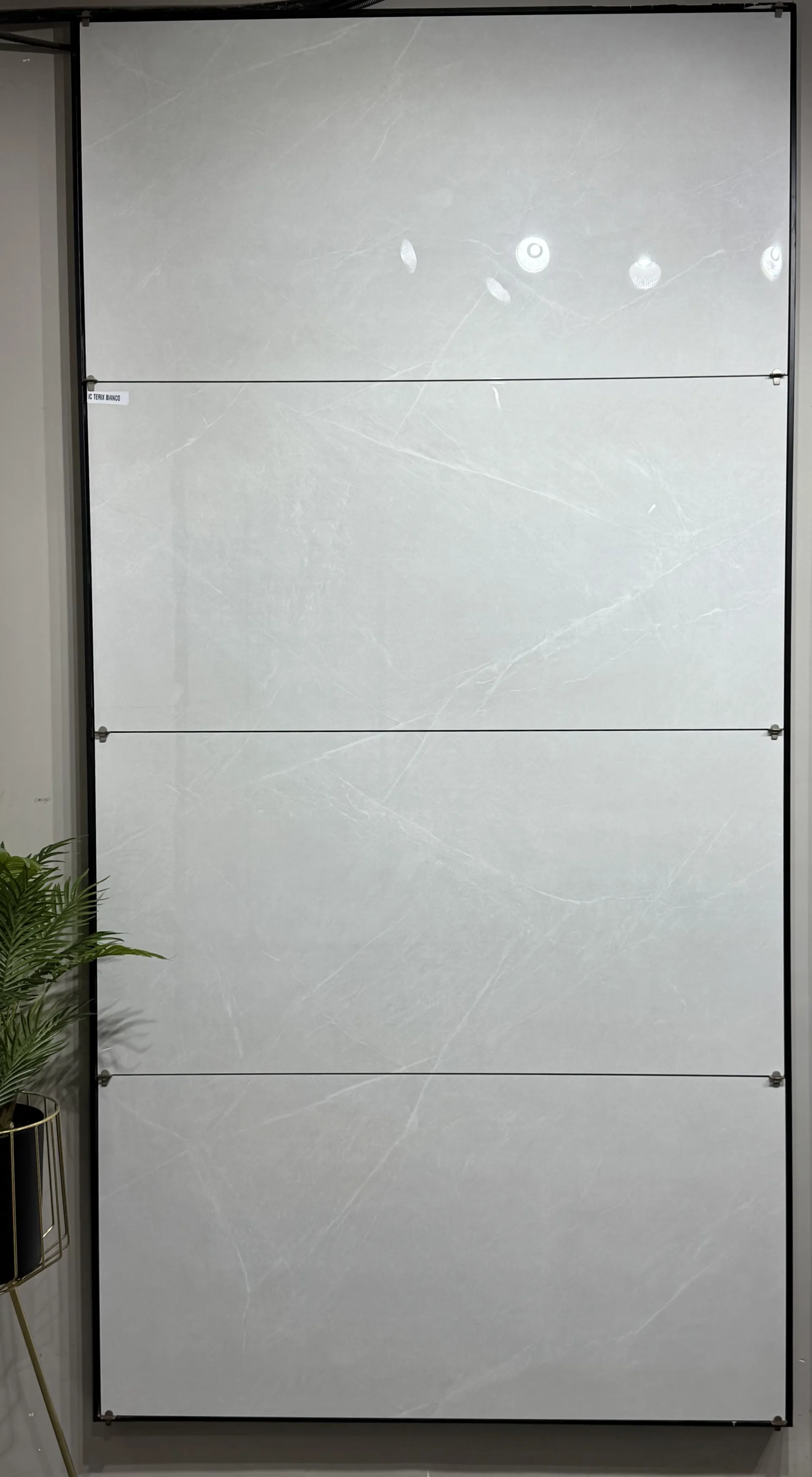 IC TERIX BIANCO In a room