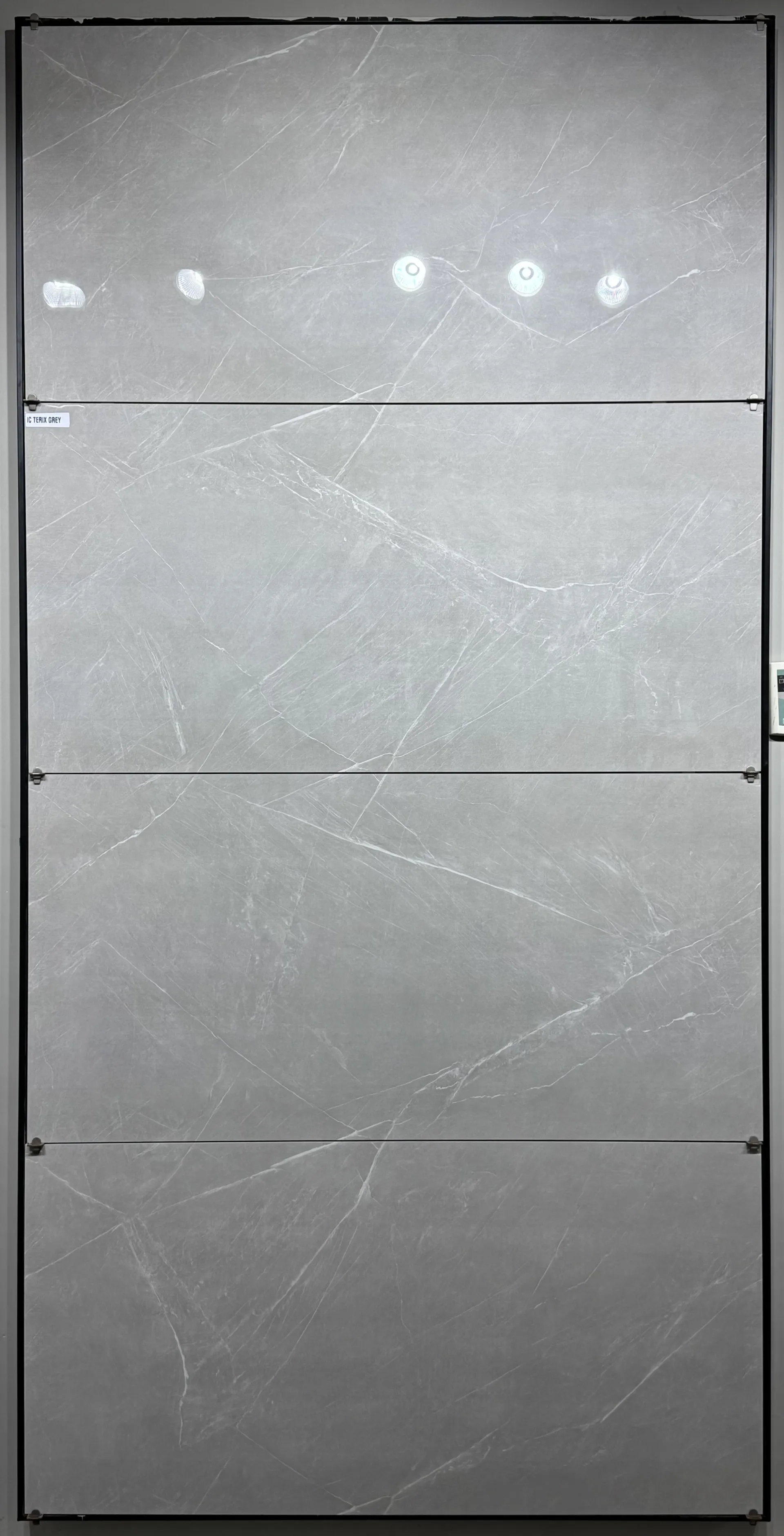 IC TERIX GREY In a room