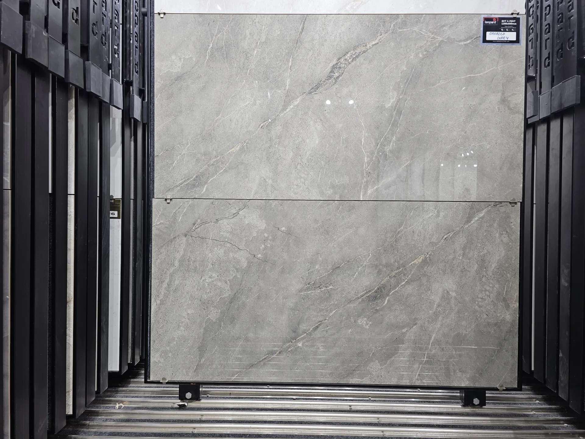 OROBICO GREY In a room