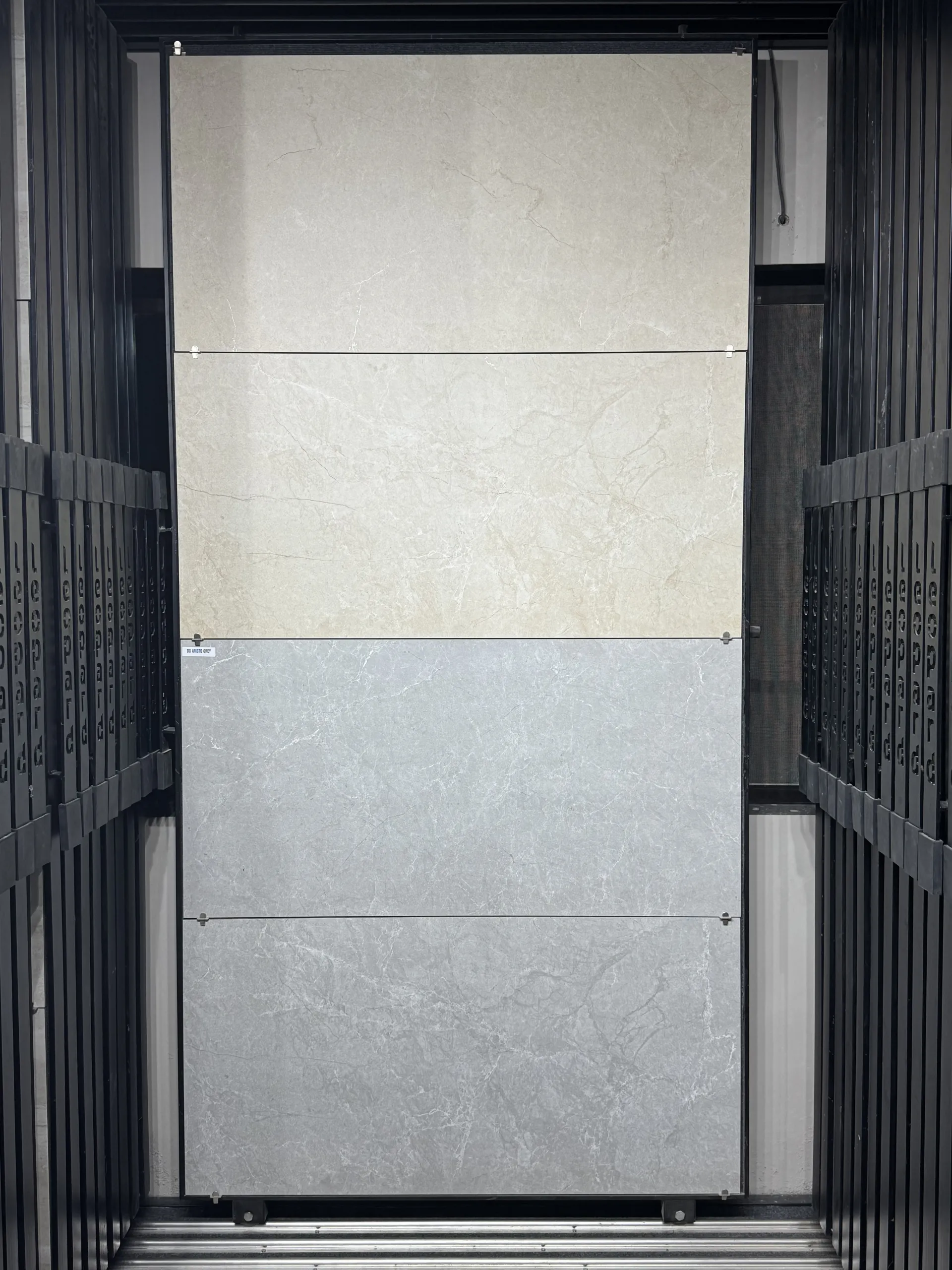 DG ARISTO BEIGE In a room