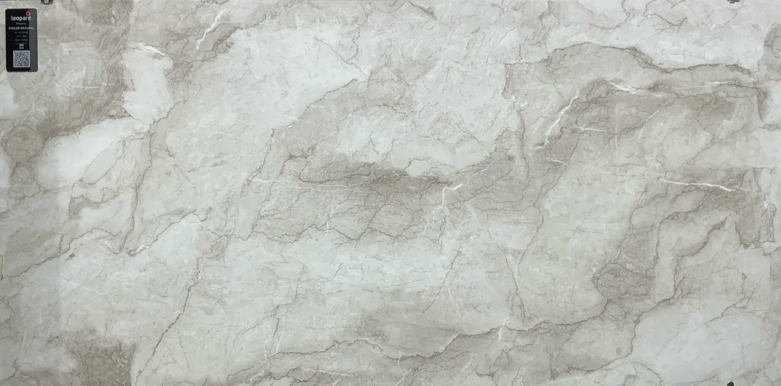 THOLOS NATURAL In a room