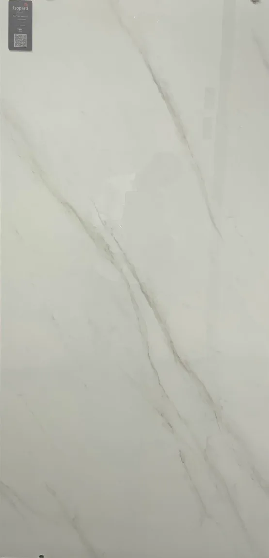 ALPINE WHITE In a room