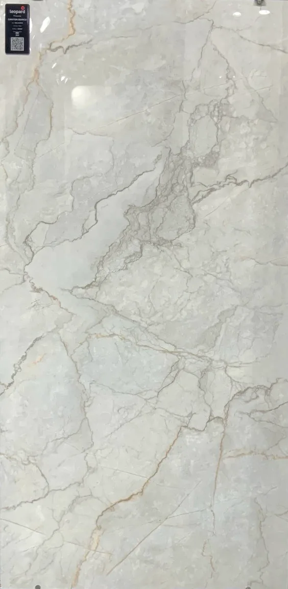 CANYON BIANCO In a room