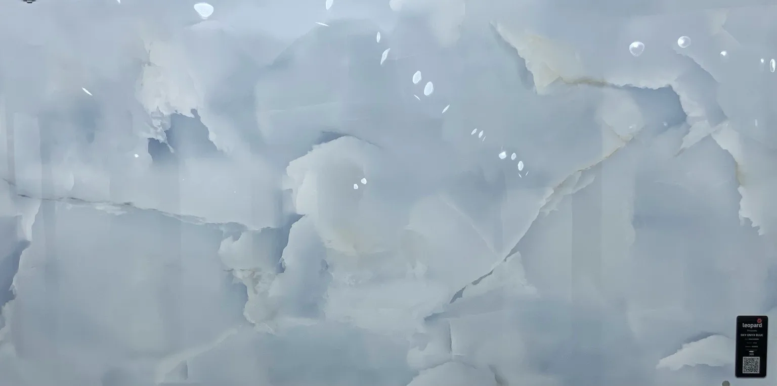 SKY ONYX BLUE In a room