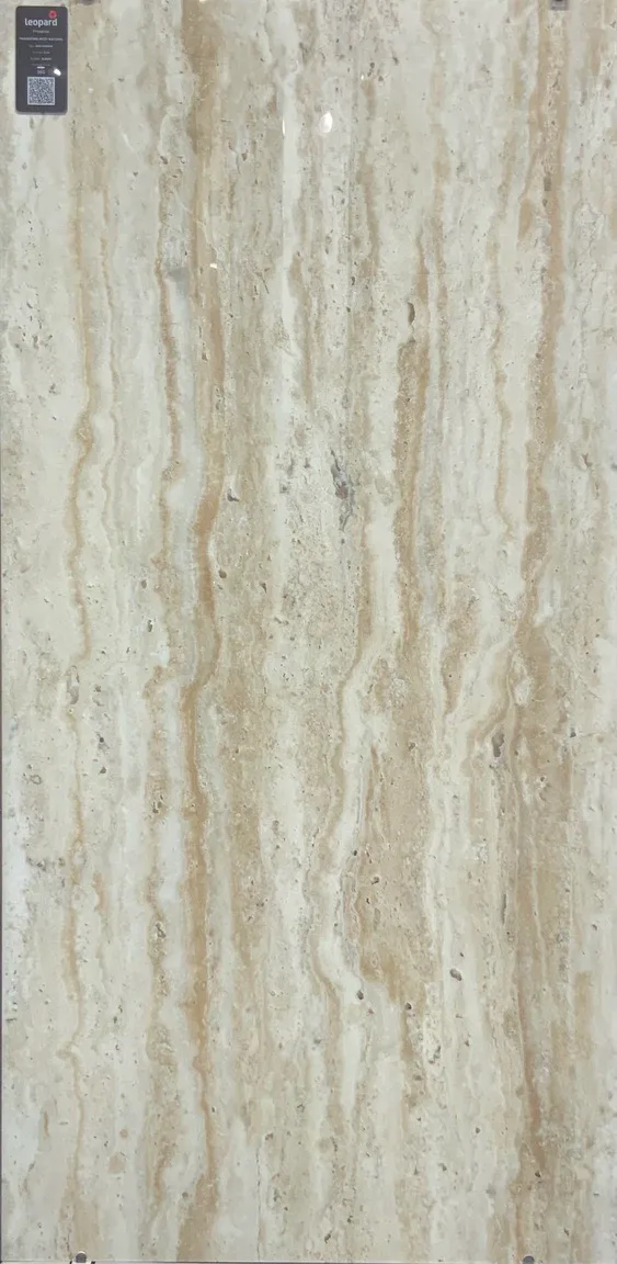 TRAVERTINO RITZY NATURAL In a room